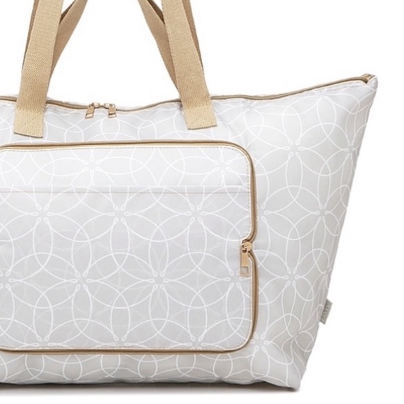 Lightweight Foldable Tote - Picture 3 of 15